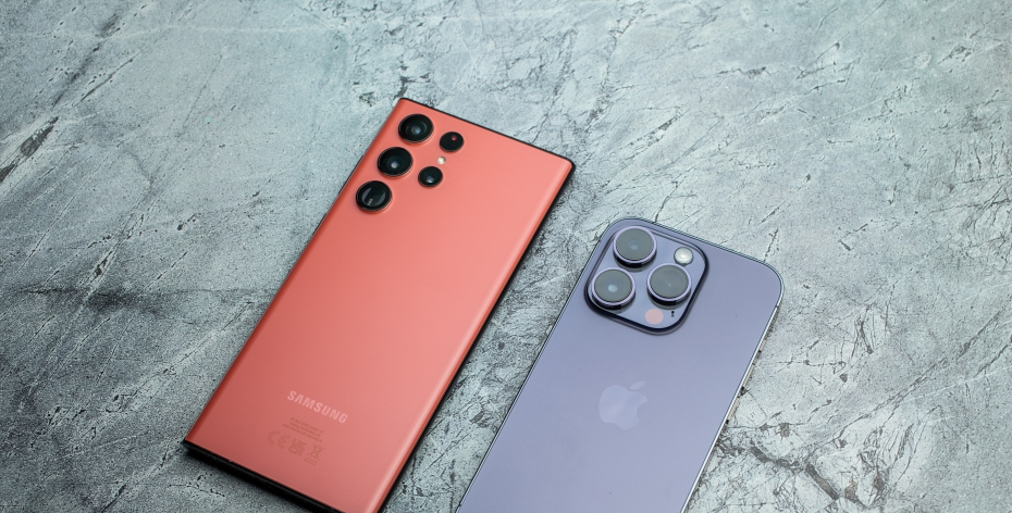 For Samsung and Google, AI Is a Team Effort. Apple Should Take Notes
