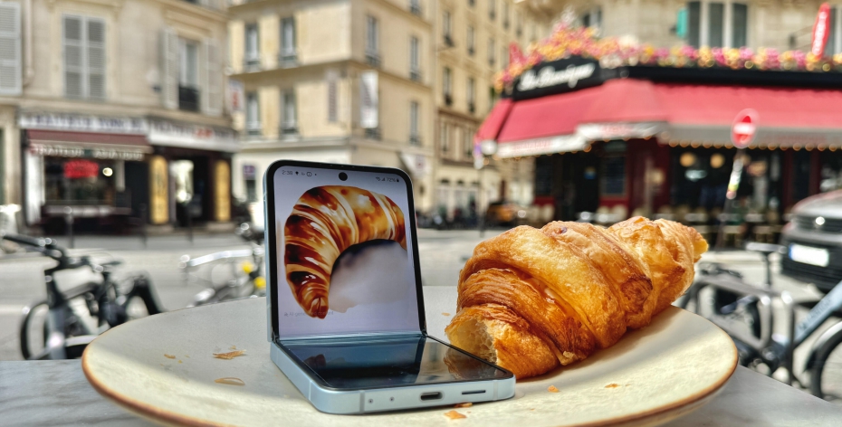 Galaxy Z Flip 6: I Spent My First Day AI-ing My Way Through Paris With It