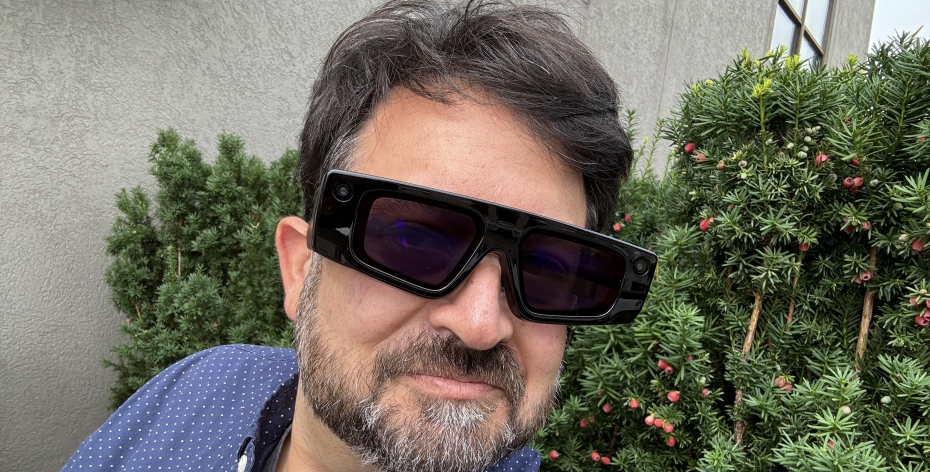 I Tried Snap's New Standalone AR Glasses, Which Do Mixed Reality, AI and Work Outdoors