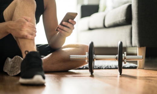 Can an AI-Powered Fitness App Outperform a Human Trainer?