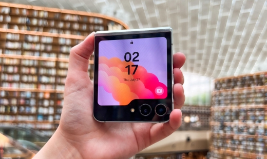 Samsung Galaxy Z Flip 5 Gets an AI Update: What It's Like to Use